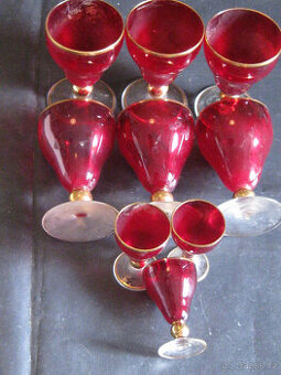 SKLO- sada 6+3 -barevné sklenky 10a6 cm-nepoškozené