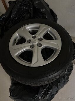 Zimní alu kola 185/65 R15 – originál Toyota Yaris