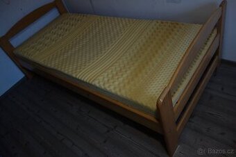 POSTEL DŘEVĚNÁ ( SMRK )