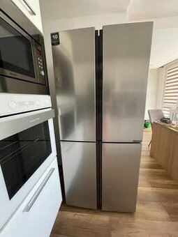 Americká lednice Hisense