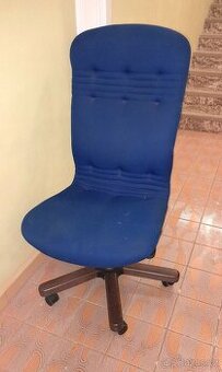 Kancelářská židle křeslo otočná kolečková Jihlava