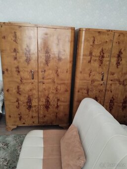 Masivní retro šatní skříň