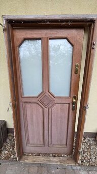 Dřevěné vchodové dveře