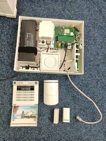 Alarm JA-103KR Ústředna s LAN, rádiem a GSM - 1