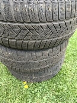 225/45/18 - 1