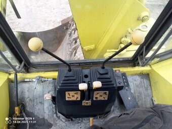 Traktor bagr JCB