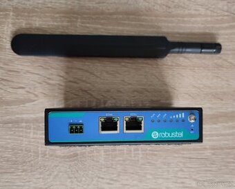 PRŮMYSLOVÝ LTE ROUTER ROBUSTEL R2000-4L S DUÁLNÍM SIM SLOTEM - 1