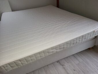 Čalouněné dvoulůžko IKEA