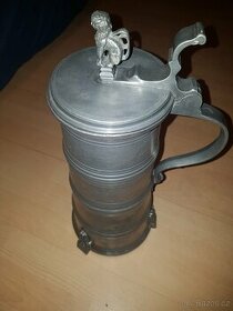 Cínový korbel z roku 1765 značný