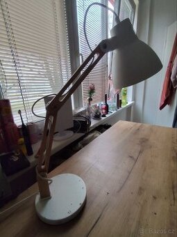 stolní lampa