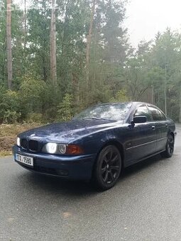 BMW E39 528i manuál