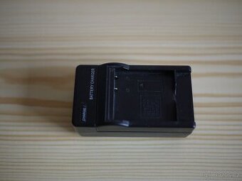 Nabíječka pro Panasonic + 2krát baterie...