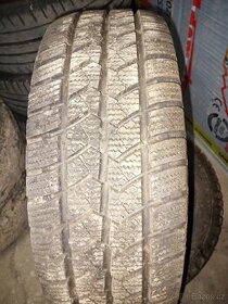 Zimní pneu 205/65 r 15 c semperit .
