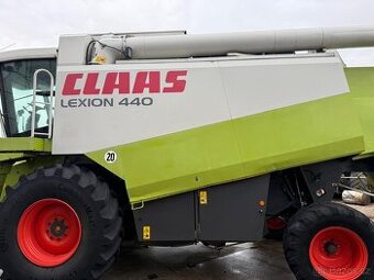 Sklízecí mlátička Claas Lexion 440, rok výroby 2002, žací l