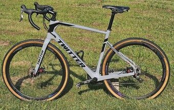 Karbonový gravel Twitter