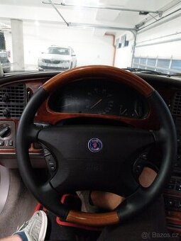 Nově přečalounený volant saab 95