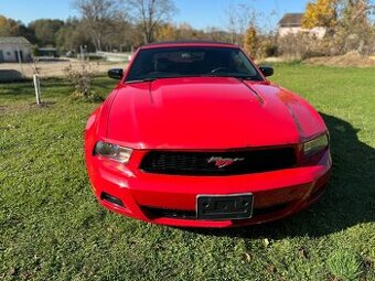 Ford Mustang 4,0 V6 cabrio, lehce poškozený