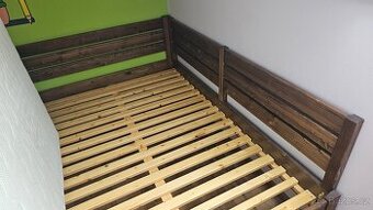 Postel z masivu