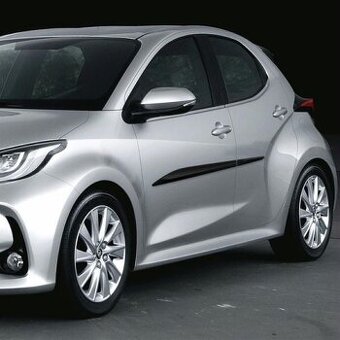 Toyota Yaris boční lišty dveří