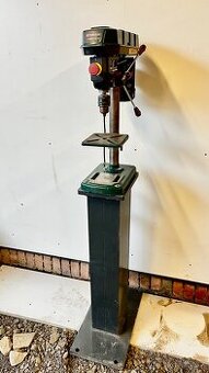 Stojanová vrtačka Parkside + stabilní podstavec