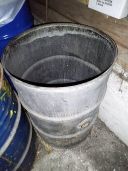 Prodám 200 l sudy.