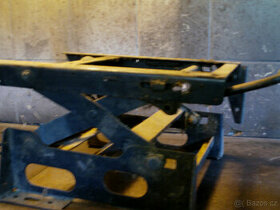 podstavec na sedačku