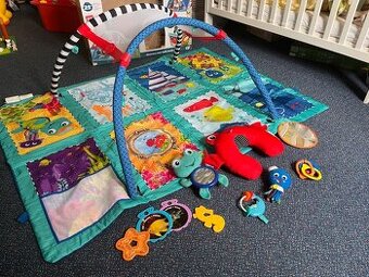 Dětská hrací deka s hrazdičkou