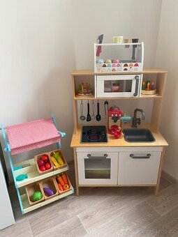 Dětská kuchyňka se stánkem