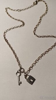 Prodám stříbrný řetízek s přívěsky Ag925