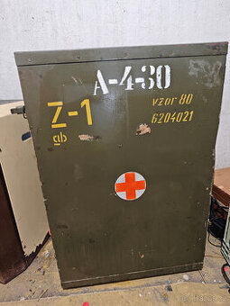 Vojenská armádní zdravotnická dřevěná bedna šuplíky vzor 80