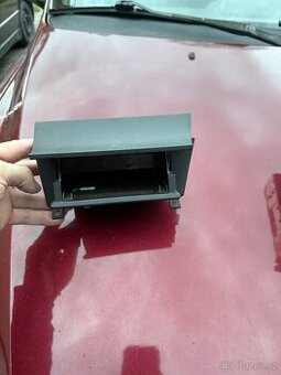 Popelník a rádio s přihrádkou Octavia 1