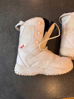 Snowboardové boty vel 38