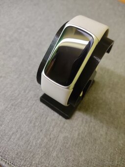V ZÁRUCE - Chytrý fitness náramek Fitbit Charge 6