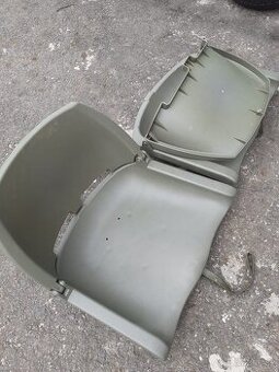 Skládací plastová sedadla