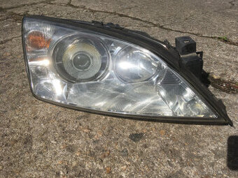 Pravé přední světlo xenon Ford Mondeo mk3