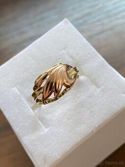 Zlatý dámský prsten