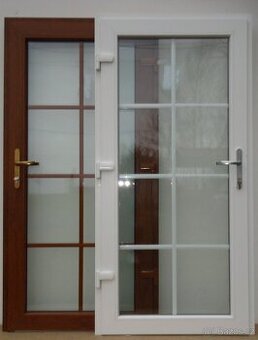 Prosklené plastové vchodové dveře