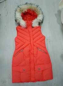 Krásná teplá delší lososová vesta , uvnitř plyšová