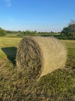 Seno - kulaté balíky