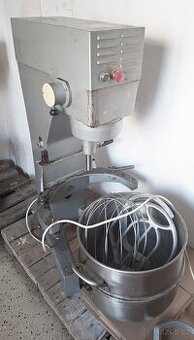 Robot - hnětač - míchací stroj