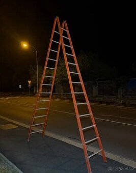 Oboustranný hliníkový žebřík/štafle 4,07m