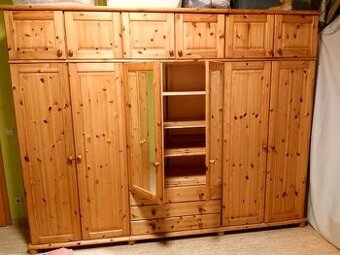 Šatní skříň - masivní borovicové dřevo, šíře 290cm
