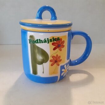 porcelánový hrníček s pokličkou a sítkem, na sypaný čaj