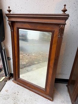 Staré zdobnené zrcadlo