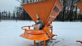 Komunální sypač / rozmetadlo soli 600 l za traktor – Motyl