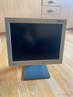 2x LCD monitor 4:3