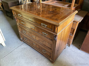 starožitná komoda z přelomu 19. a 20. století /ořech