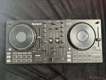 Numark Mixtrack Platinum FX