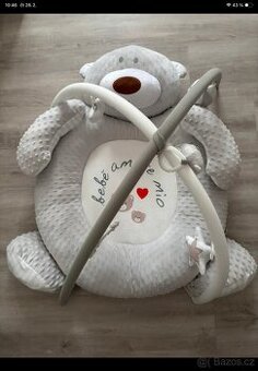 Hrací deka s melodií medvídek.