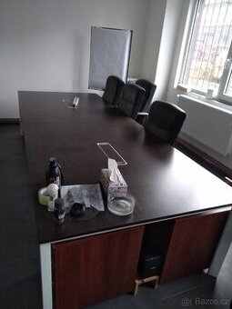 Konferenční stůl